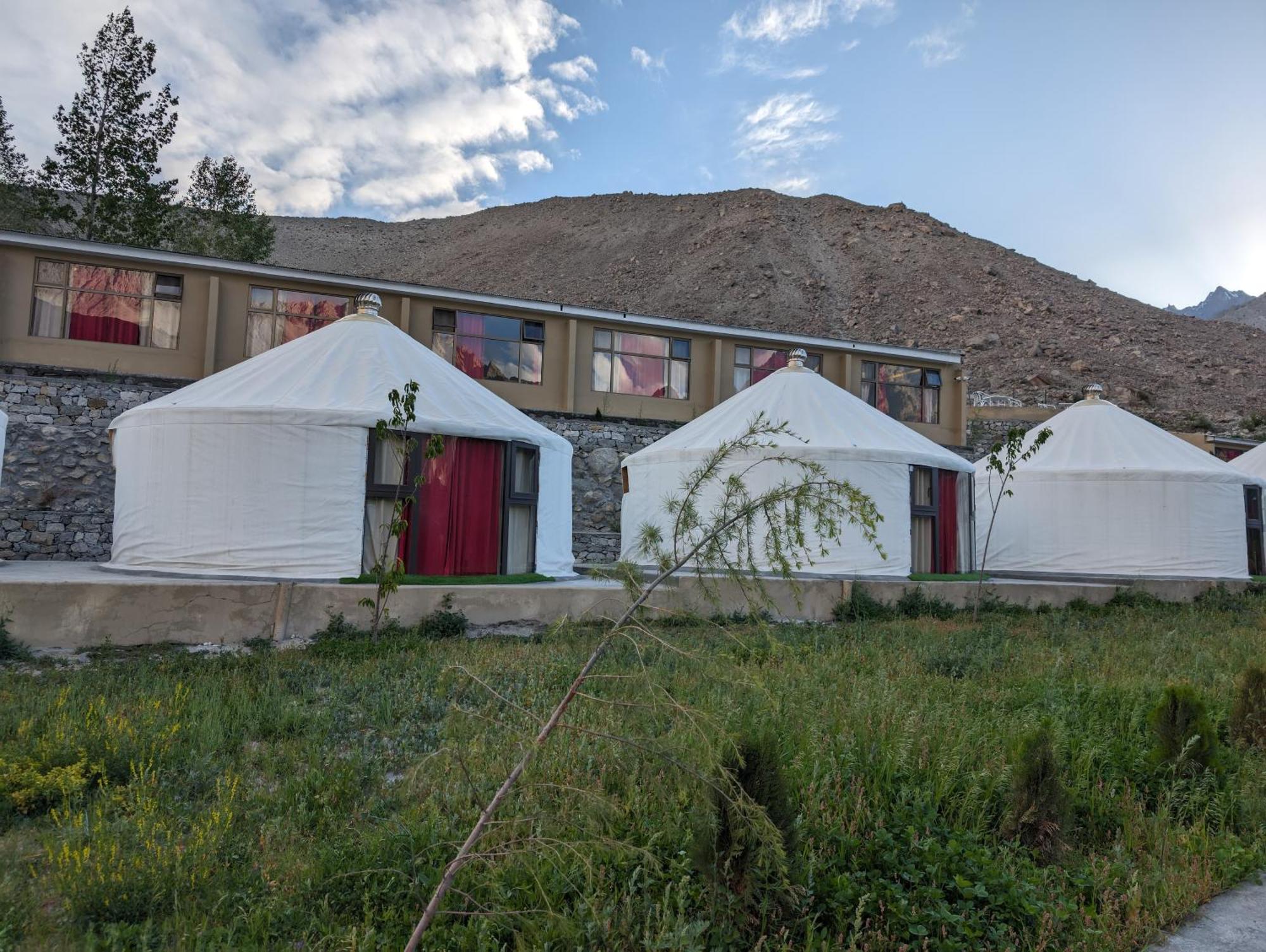 Apex Hotels And Resorts Hussaini Karimabad  Zewnętrze zdjęcie