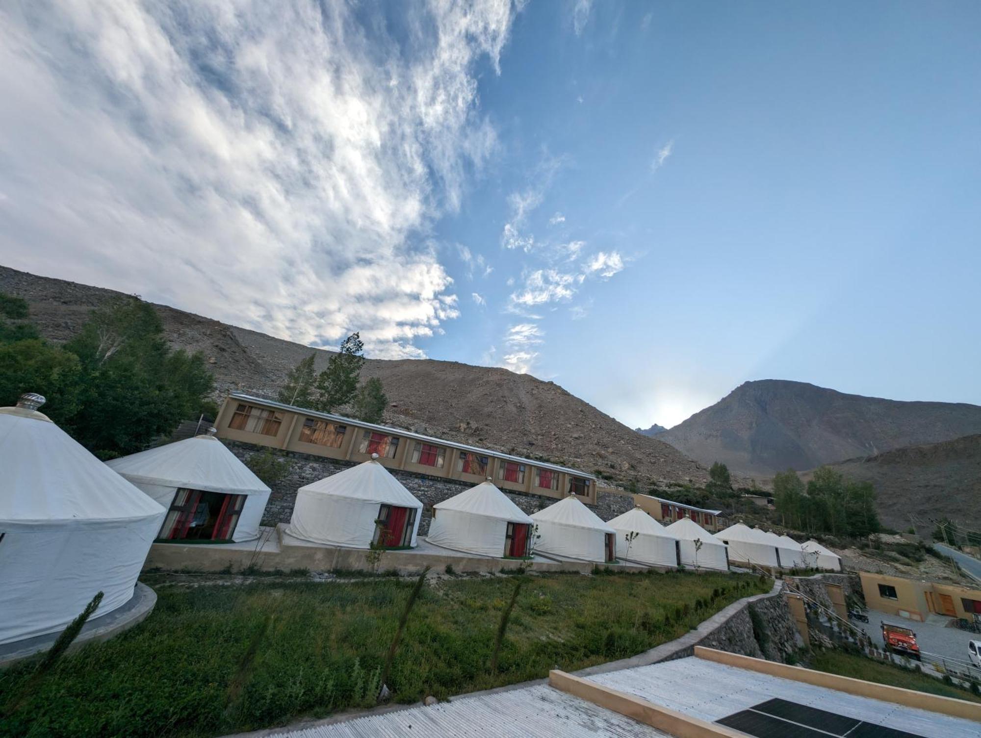 Apex Hotels And Resorts Hussaini Karimabad  Zewnętrze zdjęcie