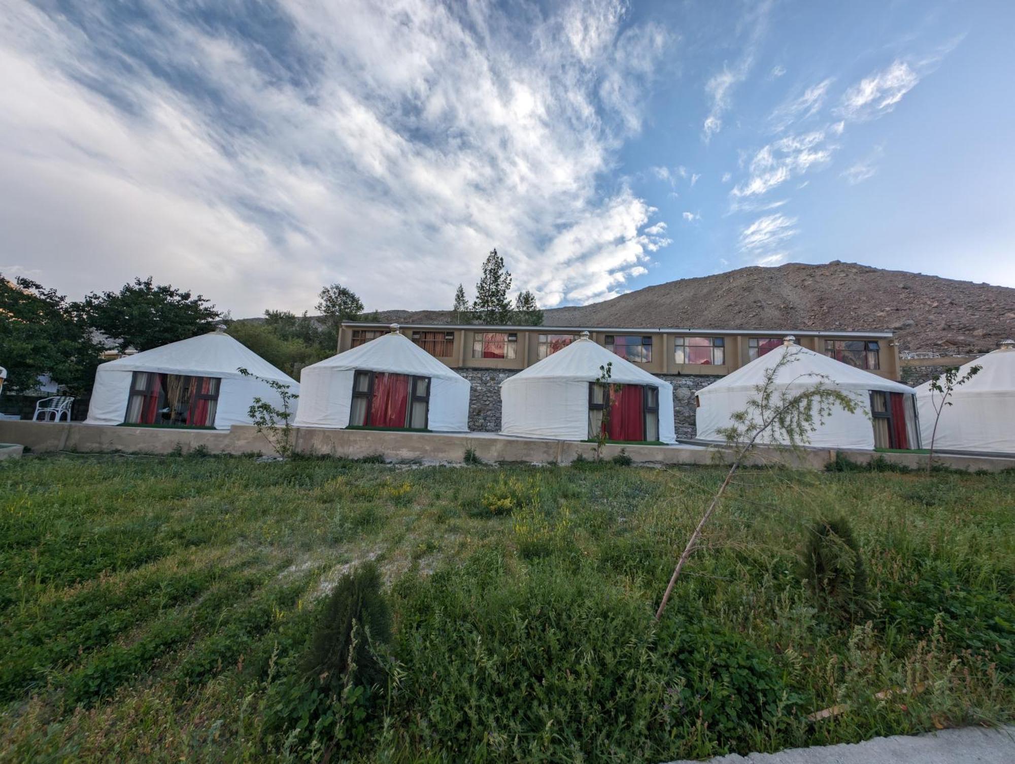 Apex Hotels And Resorts Hussaini Karimabad  Zewnętrze zdjęcie